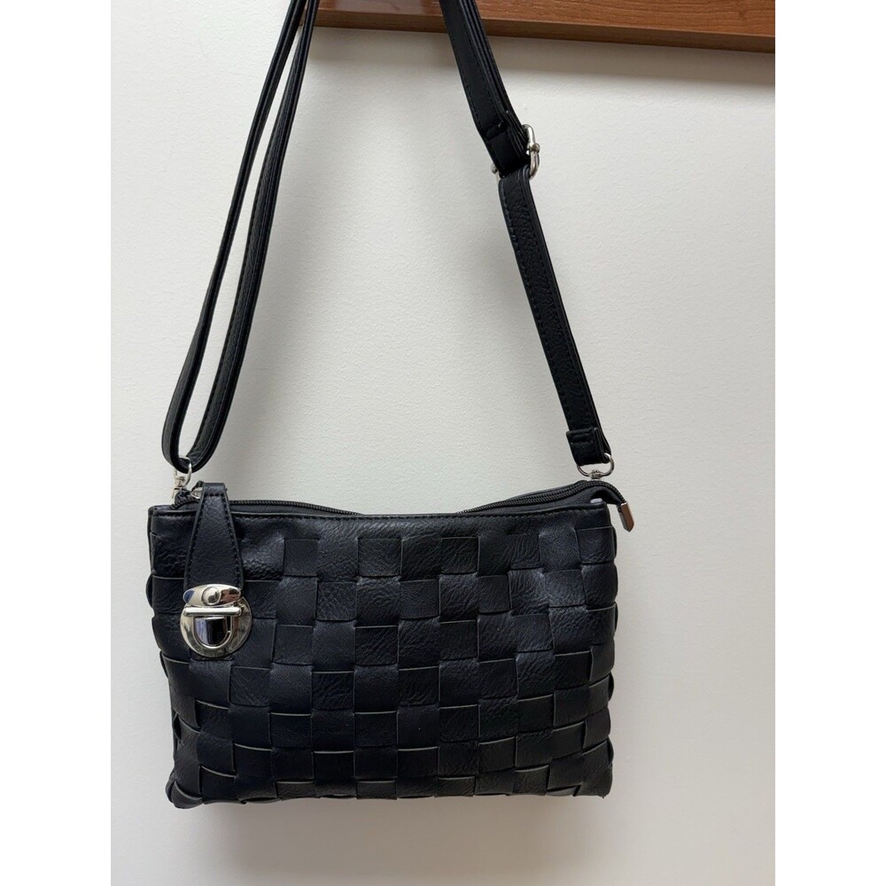 K.carrimBlack Crossbody  No Brand Bag good condition Zipper Divider Inside . EUC